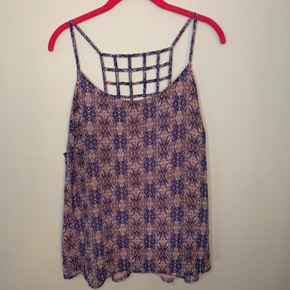 Patterned Cage Back Tank - Picture 2 of 4